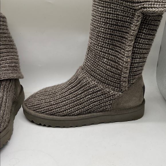 UGG Classic Cardy Boot Shearling Bootie 7 - Picture 5 of 10